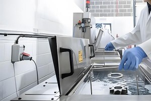 手能放進超聲波清洗器嗎？